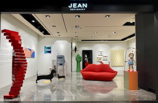 서울 중구 신세계백화점 6층에 선보인 '장 디자인 아트' 갤러리. <신세계백화점 제공>